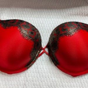 Victoria's Secret Bombshell 36C  2 size pushup bra
